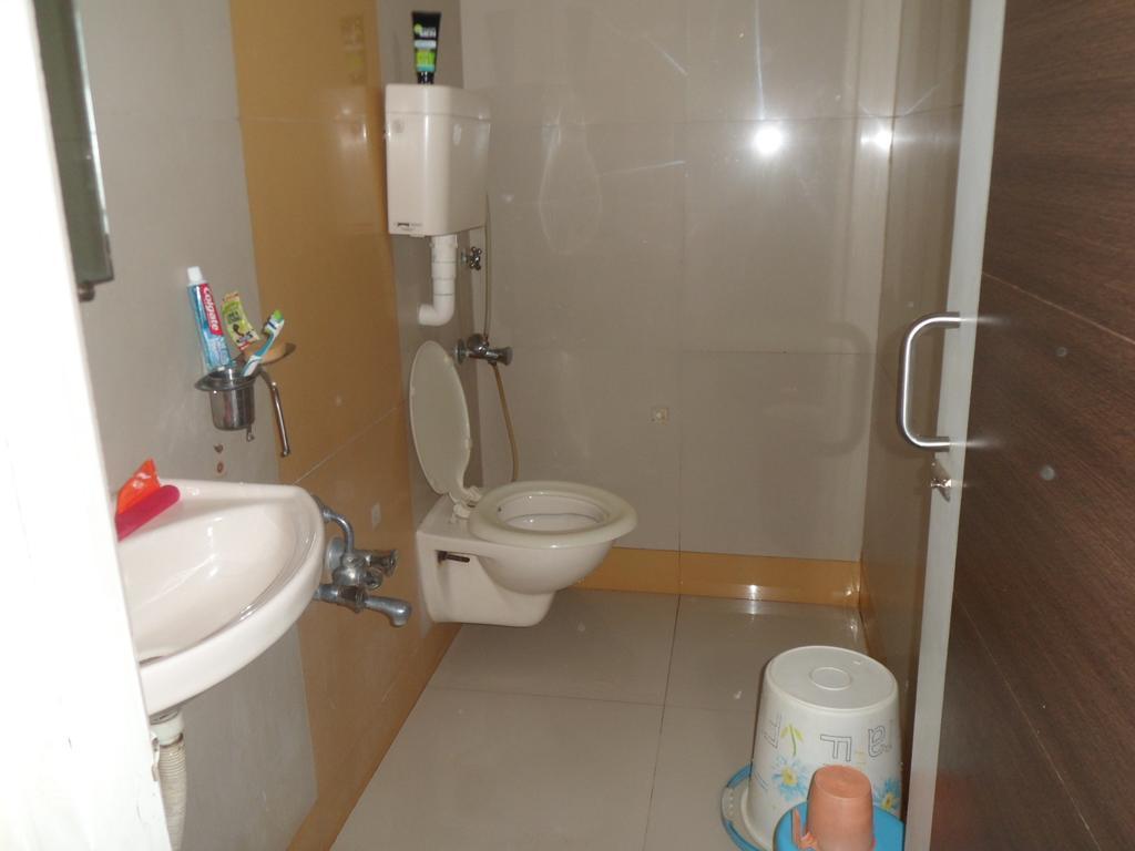 Hotel Atithi Ahmedabad Exterior photo
