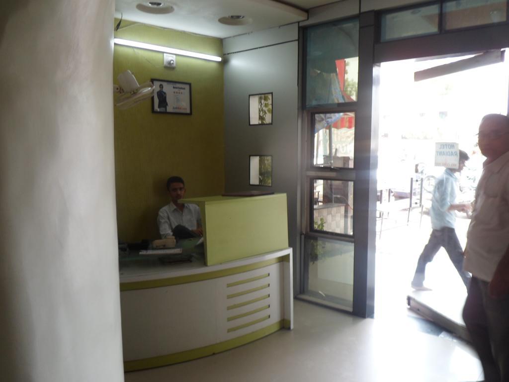 Hotel Atithi Ahmedabad Exterior photo