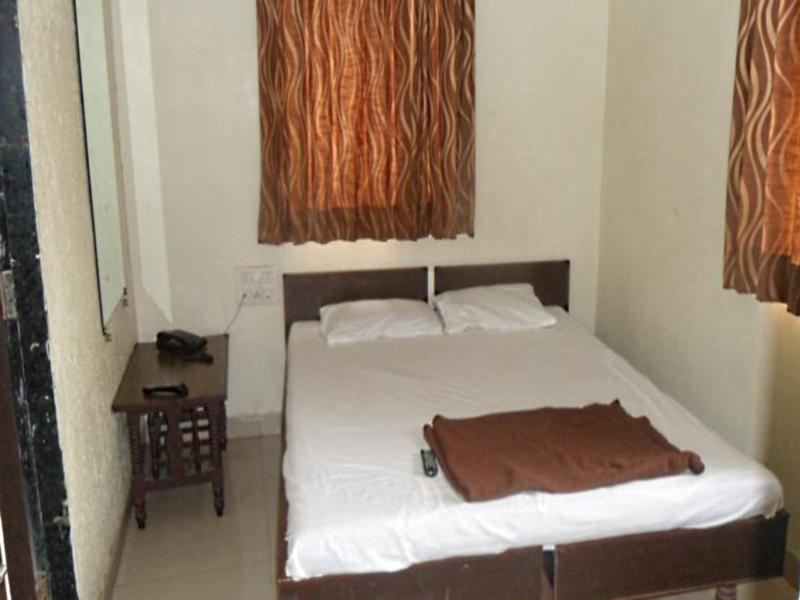 Hotel Atithi Ahmedabad Exterior photo