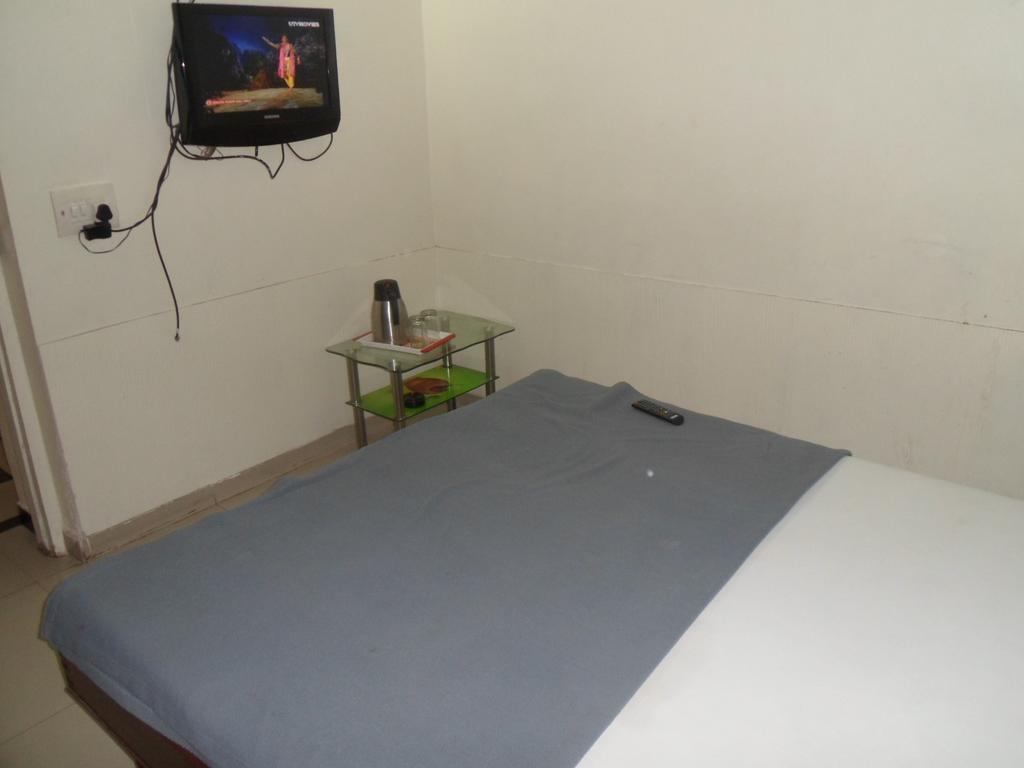 Hotel Atithi Ahmedabad Room photo