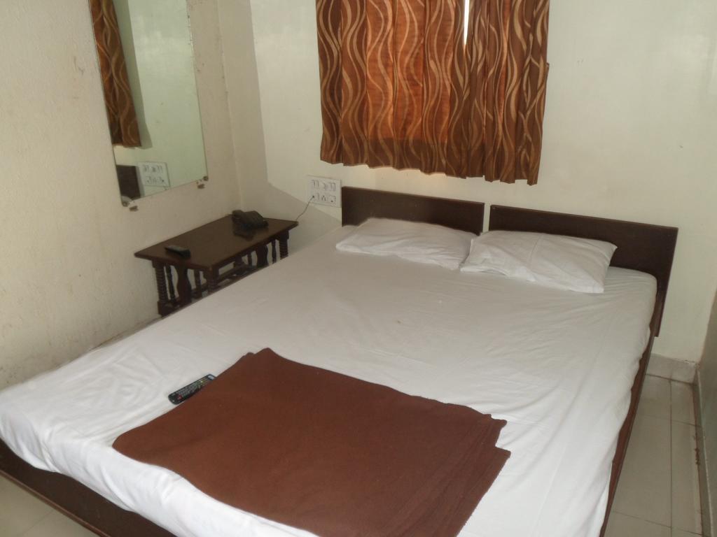 Hotel Atithi Ahmedabad Room photo