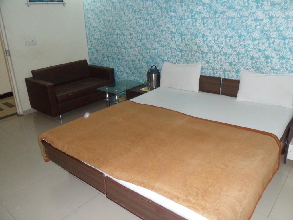Hotel Atithi Ahmedabad Room photo